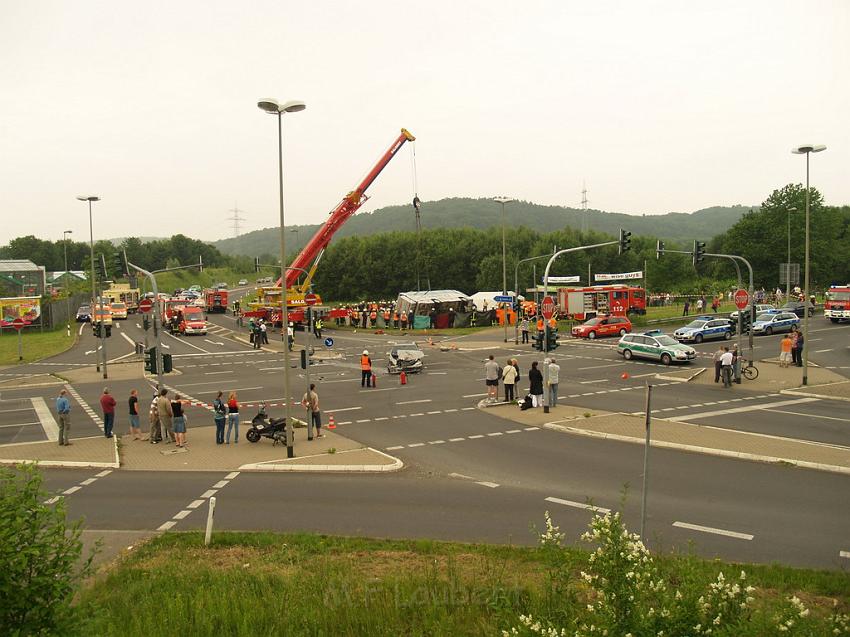 Schwerer Unfall mit Reisebus Lohmar Donrather Dreieck P449.JPG